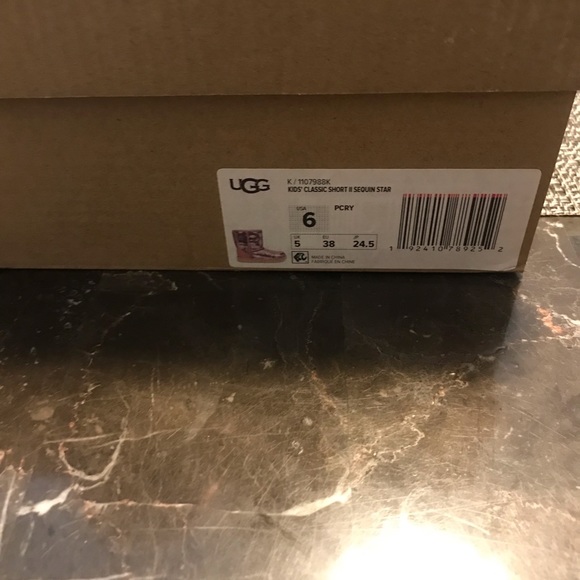 Like new UGG boots / worn once / warm /soft/ ❤️❤️ - Picture 3 of 7